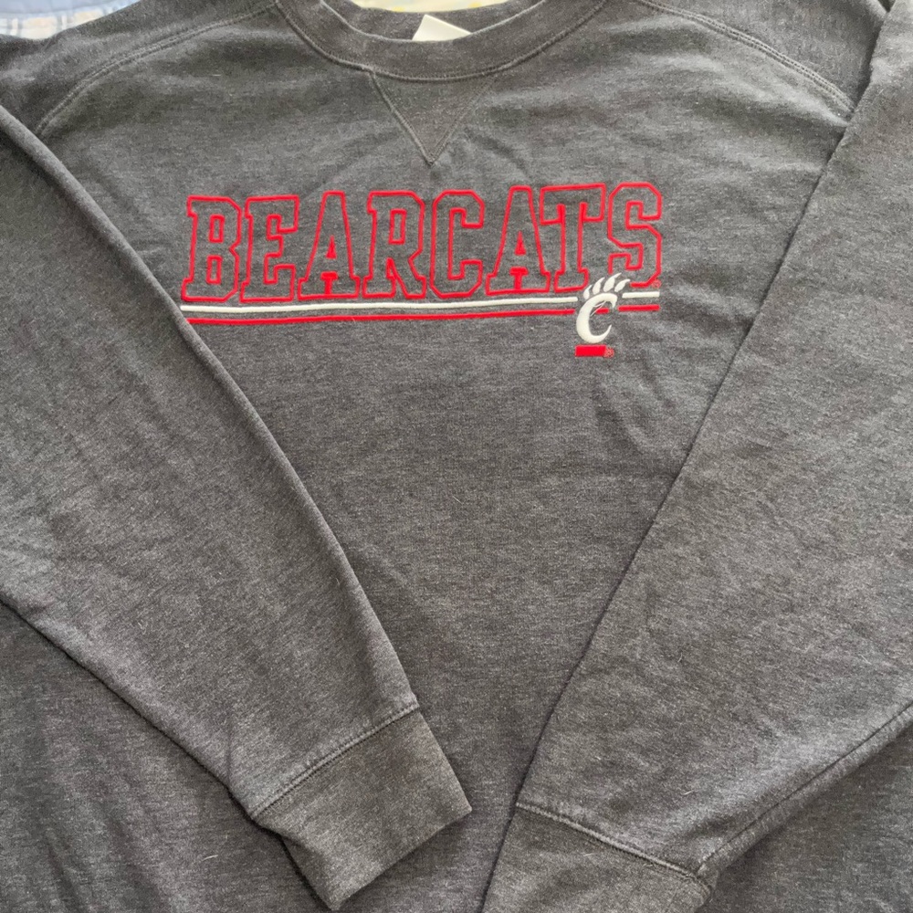 UC Bearcats sweatshirt